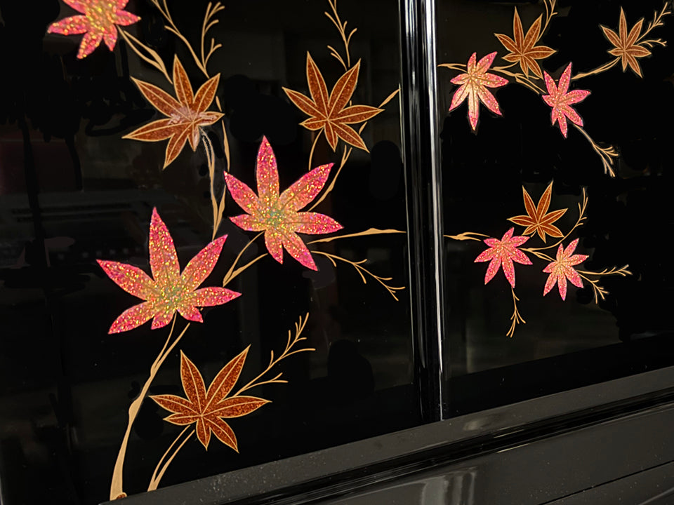 彩輝光蒔絵「音紅葉」(グランドピアノ譜面台)制作費