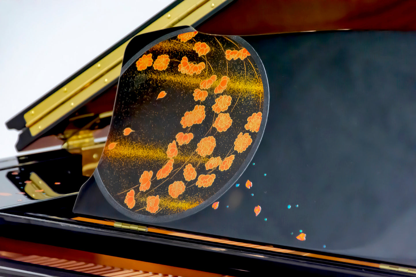 彩輝光蒔絵「オーダーメイドデザイン」（グランドピアノ譜面台）制作費