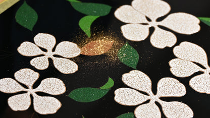 Coût de production pour la « conception sur mesure » du Saikikou maki-e (intérieur du couvercle du clavier du piano à queue).